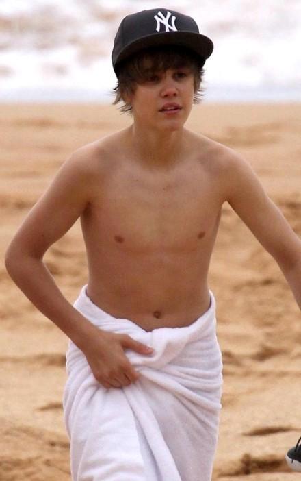 justin bieber hot pics shirtless. Justin Bieber makes #1